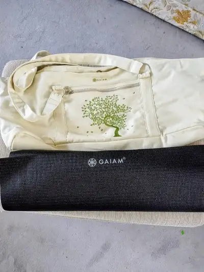 Yoga mat and carrying bag, View more
