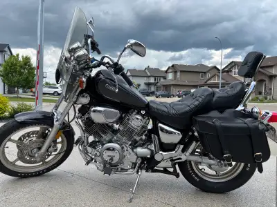 1992 Virago XV 1100. 16,400 km. Mint Condition. Metallic Black paint over Metalic Charcoal tank inse...