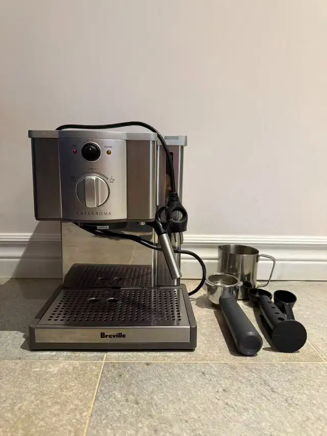 Breville Café Roma Espresso Machine ESP8XL in Coffee Makers in Markham / York Region - Image 4