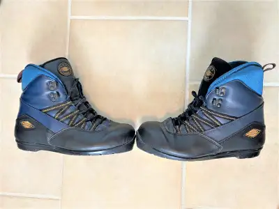 Merrell Cross Country Ski Boots Size Eur 43 NNN TYPE binding., View more