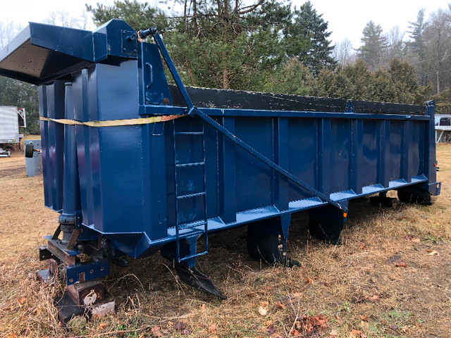 Dump truck box with hoist 21’ in Heavy Trucks in Oshawa / Durham Region