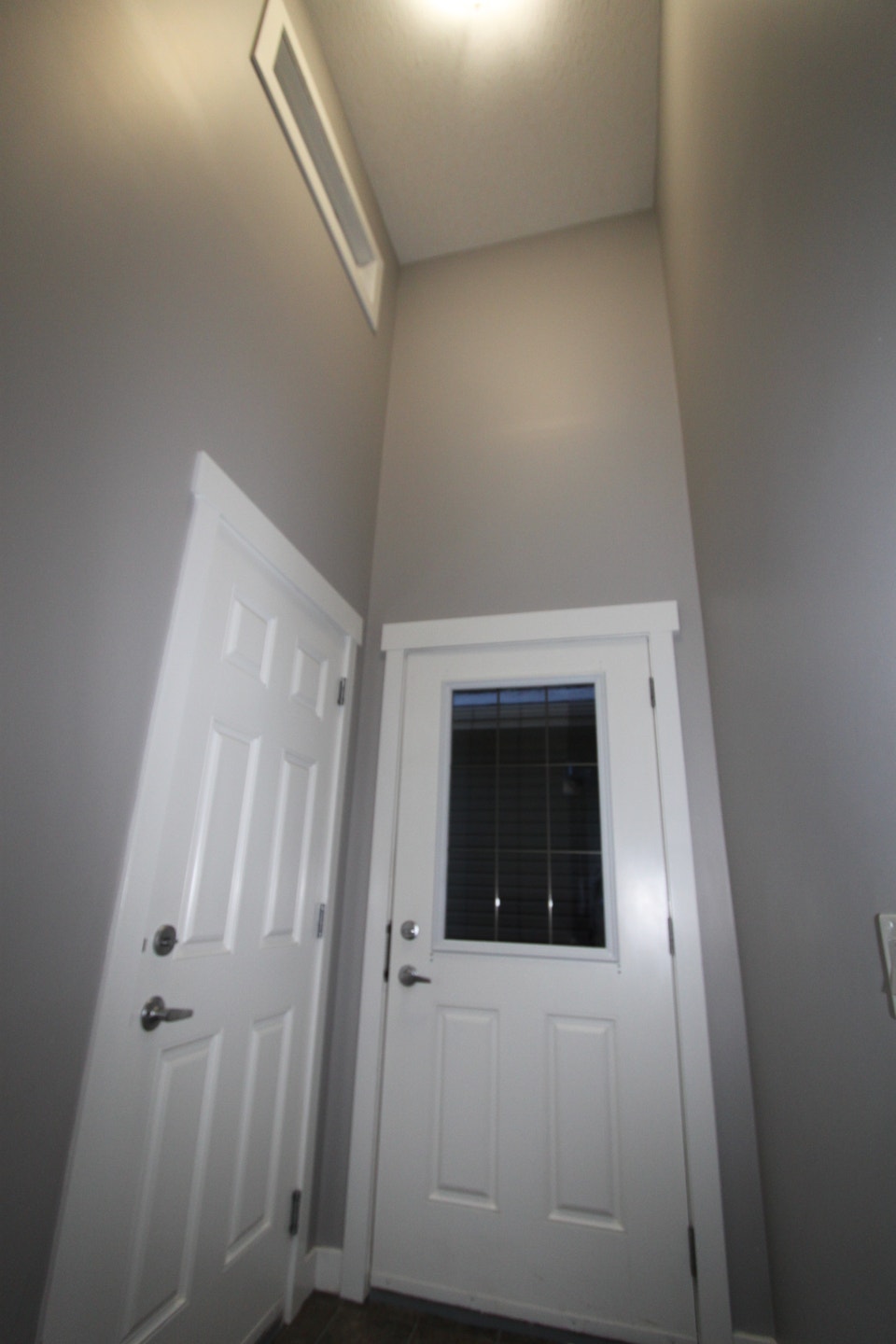 2 BR/1 BATH w/ Garage Legal Lower Suite for rent 4