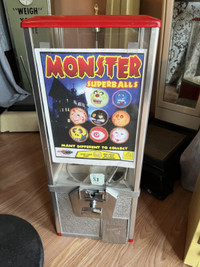 Northwestern $1.00 toy machine *large capsule*