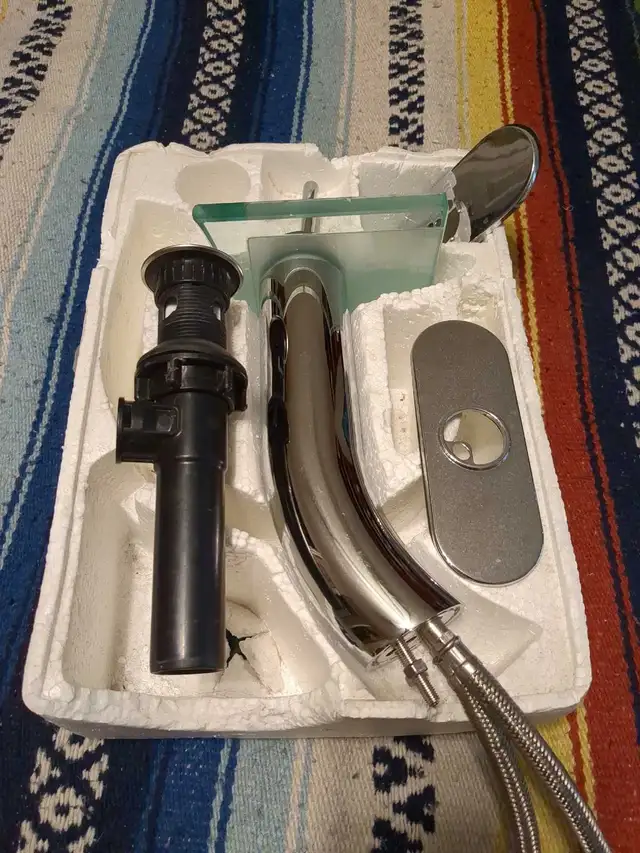 Bathroom Faucet in Plumbing, Sinks, Toilets & Showers in Calgary - Image 6