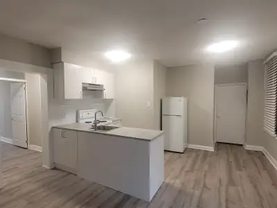 Earliest Move-in date May 1, 2026 Beautiful 1 Bedroom Downtown Main St. Newmarket. Recently renovate...