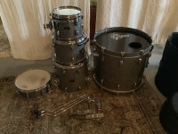 Gretsch 5 piece Renown Drums