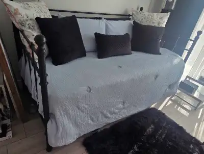 Lit simple et matelas, View more