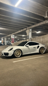 Signature Porsche Center Lock Wheels 