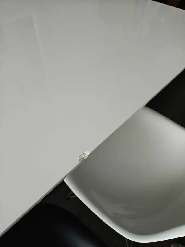 Large White High Gloss Dining Table in Dining Tables & Sets in City of Toronto - Image 4