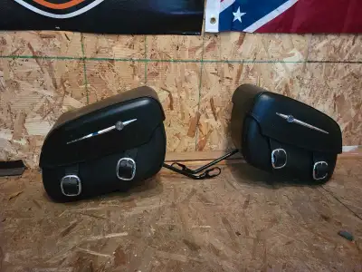 Harley Fatboy leather saddlebags quick detatch excellent shape will fit other Harleys mounting holes...