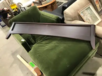 This used DeFehr Furniture queen-size footboard, made in Winnipeg, Manitoba, offers a classic touch...