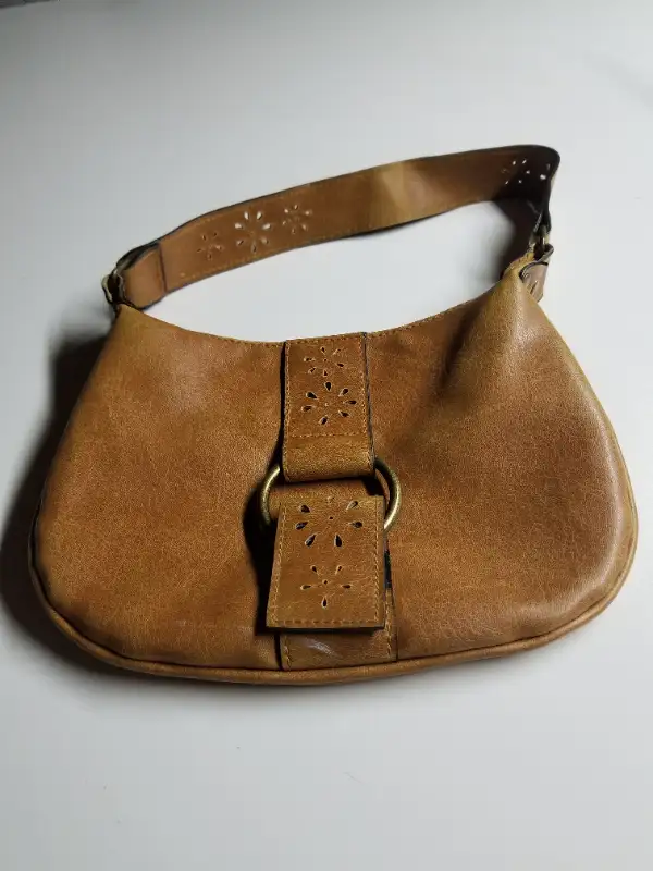 Souliers pour dame ,  ceintures , Sacoches , in Women's - Shoes in Laval / North Shore - Image 3