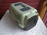 Small Size Pet Carrier --Like New!