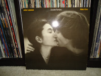JOHN LENNON & YOKO ONO VINYL RECORD LP: DOUBLE FANTASY!