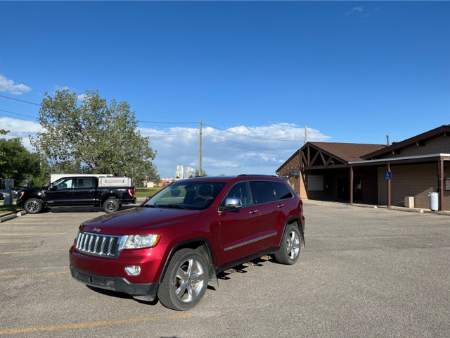 2012 Jeep Grand Cherokee Overland - Premium Package in Cars & Trucks in Calgary - Image 2