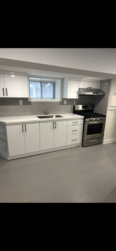 Near Dundas /ossington basement one bed room for rent included utilities and WiFi share kitchen and...