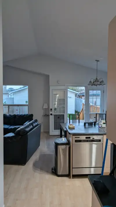South East Edm Room for Rent-Female-Utilities Inc.