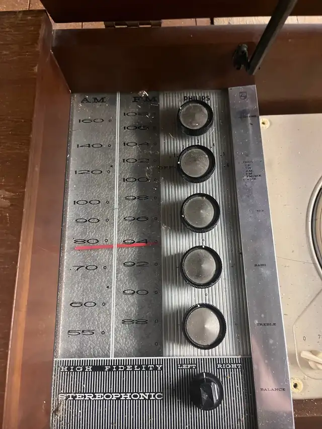 VINTAGE Stereophonic Philips Stereo /Turntable  in Stereo Systems & Home Theatre in Windsor Region - Image 4