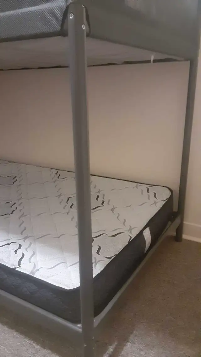 Tuffing bed frame 63436970829953122