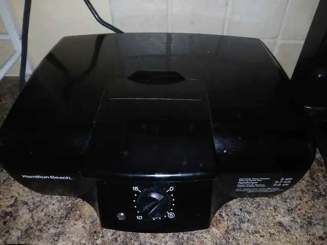 grill ..indoor..hamilton beach in Microwaves & Cookers in Belleville - Image 2