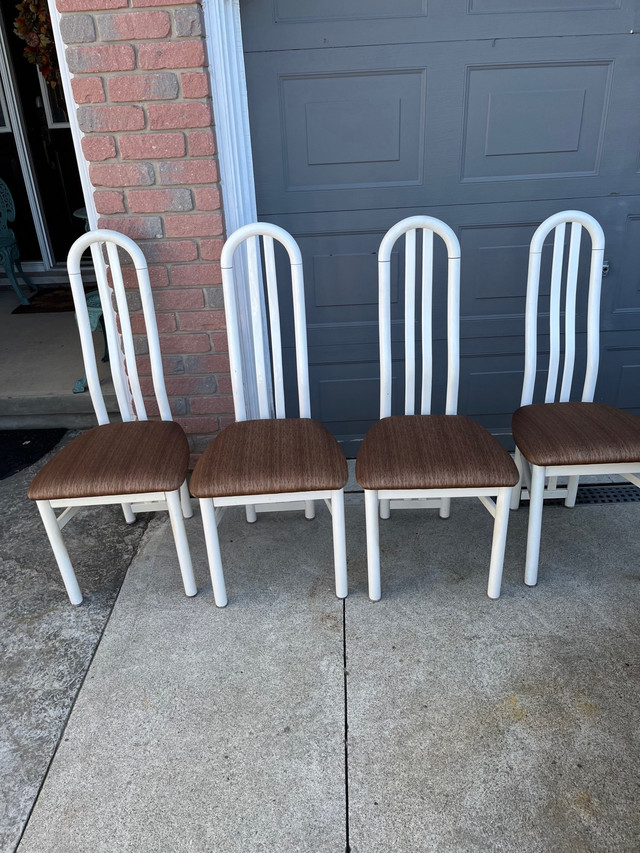 Set 8 dining room chairs  in Chairs & Recliners in St. Catharines