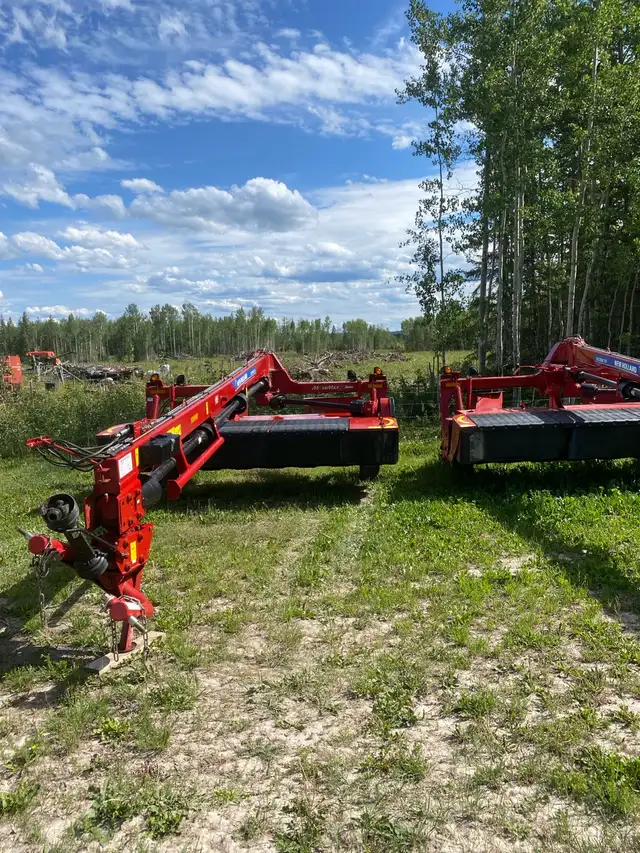 New Holland  Discbine in Farming Equipment in Vanderhoof - Image 3