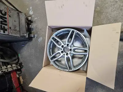 One wheel off 2017 Mercedes Benz. Slightly bend... Video available upon request.