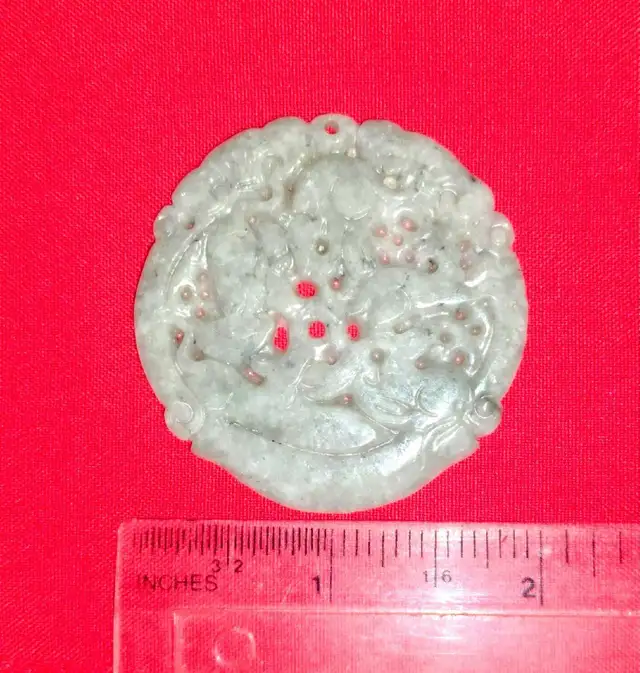 Light Green BURMESE JADE PENDANT Depicting  Mice at Play. in Arts & Collectibles in Calgary - Image 5