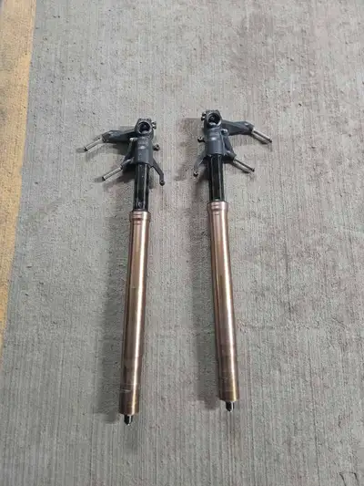 Zx10R 2008 parts, Front and rear tire, with rims $700 Rear tire has under 200 km, michelin pilot tir...