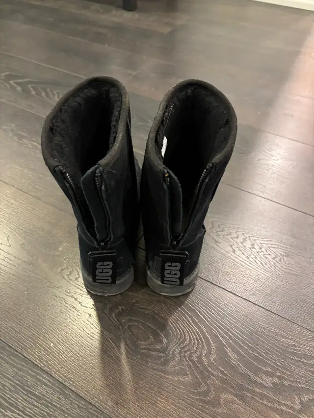 UGG Boots with Back Zipper size 6 in Women's - Shoes in Oakville / Halton Region - Image 4