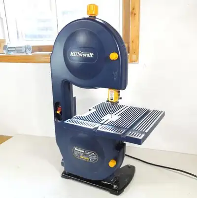 Mastercraft 7.5” Nice bench top unit Two new blades come with it (Bosch & industrial) Comes with gui...