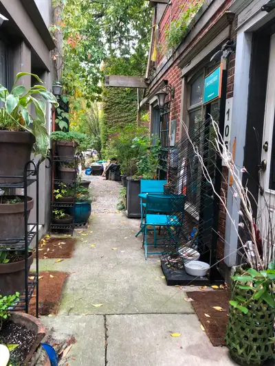 Midtown West, Coach house. nice urban space w/all the amenities'