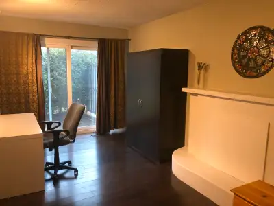 Large room private 2pc washroom near UTM and HATCH available NOW