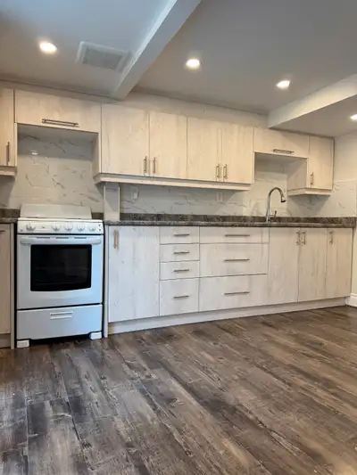Large Downtown Two Bedroom - All Inclusive - Move In Aug/Sept