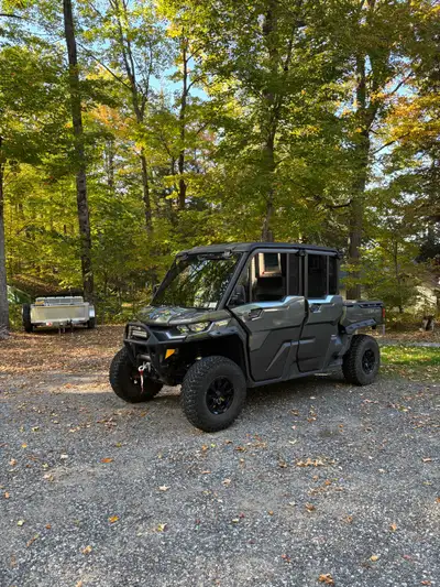 2022 Canam Defender Limited. Full tint, 30” Liberty tires, Heat, Air conditioning, Front LED light b...