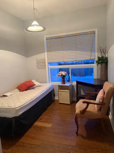 Furnished Clean & Quiet Rooms for Rent – Ideal for Female Students or Professionals A clean, private...