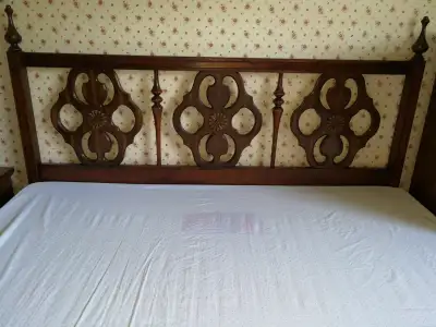 Traditional Solid Wood Bedroom Set, View more
