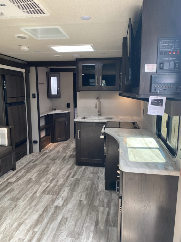 Discover Freedom: 2021 Grand Design Transcend Xplor 265BH Travel in Travel Trailers & Campers in Medicine Hat - Image 3