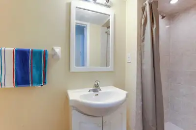 Spacious 1 Bedroom, Bathroom and Kitchen Basement Apartment
