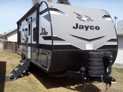 Mint 2024 Jayco New July/11/25 | Sway Hitch Included | Sleeps 5 | No Liens. Jayco 212QBW Fibreglass...