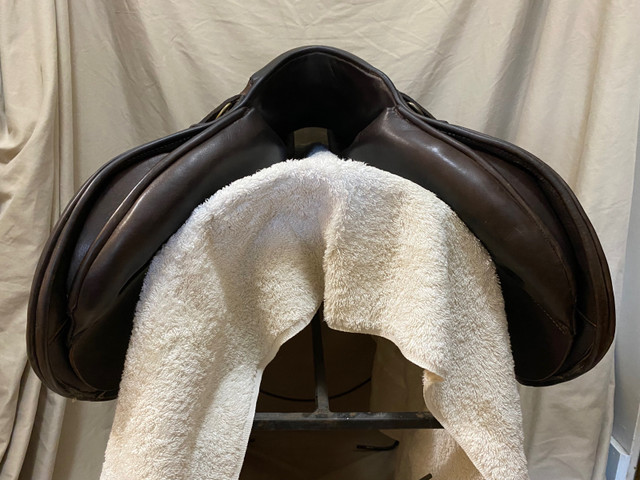 Kentaur Naxos jumping saddle for sale in Equestrian & Livestock Accessories in Penticton - Image 3