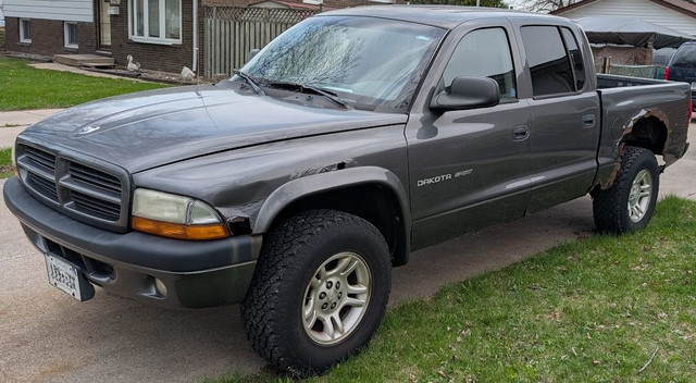 2002 Dodge Dakota 4x4 Quad Cab - Runs/Drives in Cars & Trucks in Windsor Region