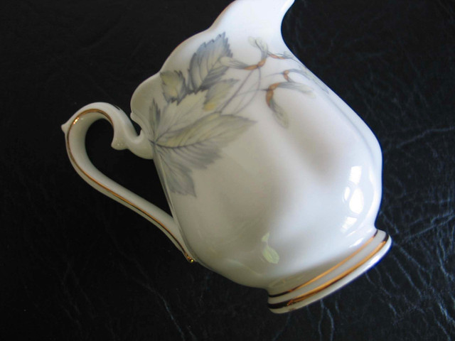 Royal Albert Silver Maple Pattern Small Creamer in Kitchen & Dining Wares in Calgary - Image 2