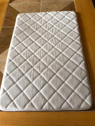 DISPONIBLE – Tapis de bain en mousse mémoire – H1G 6L5, View more