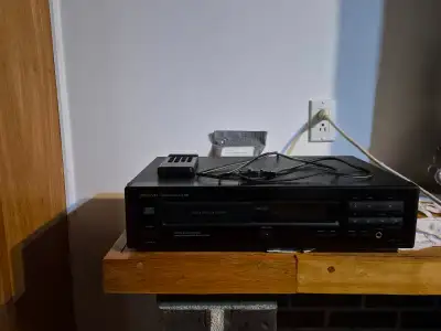 The Onkyo DX-710 is a vintage, single-disc, high-fidelity CD player from the mid-1990s, known for it...
