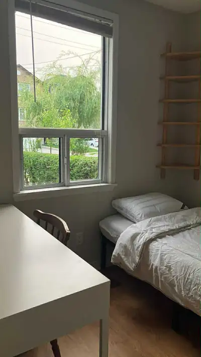 Room for rent by Kipling and lakeshore (Humber College)