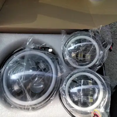 SELLING A BRAND NEW PAIR OF LED LIGHTS FOR A MUCH BRIGHTER VIEW PLEASE CHECK MY PICTURES IF YOU'RE M...