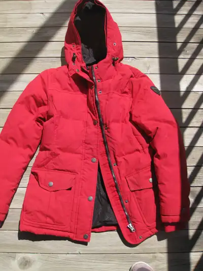 Manteau pour femme en DUVET marque ECKORED - chaud!! comme neuf! ECKO RED Down Warm Winter Coat EXCE...