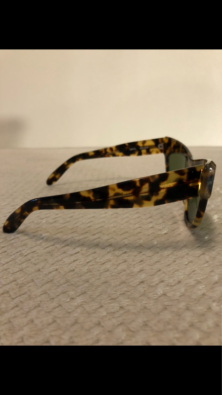 RARE ULTRA-GLAM RAYBAN ONYX SUNGLASSES, TORTOISE in Arts & Collectibles in St. Catharines - Image 2