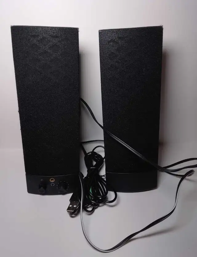 Free Computer Speakers and Sound Spa in Free Stuff in Barrie - Image 2